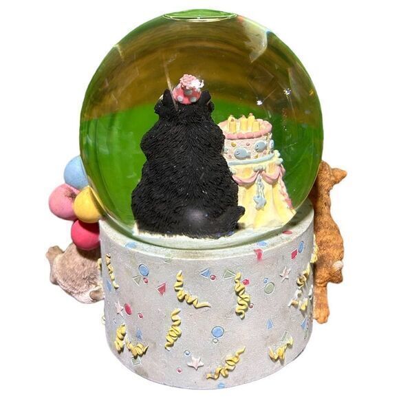 San Francisco Music Box Angus & Friends "Happy Birthday"  Musical Snow‎ Globe - Picture 2 of 3